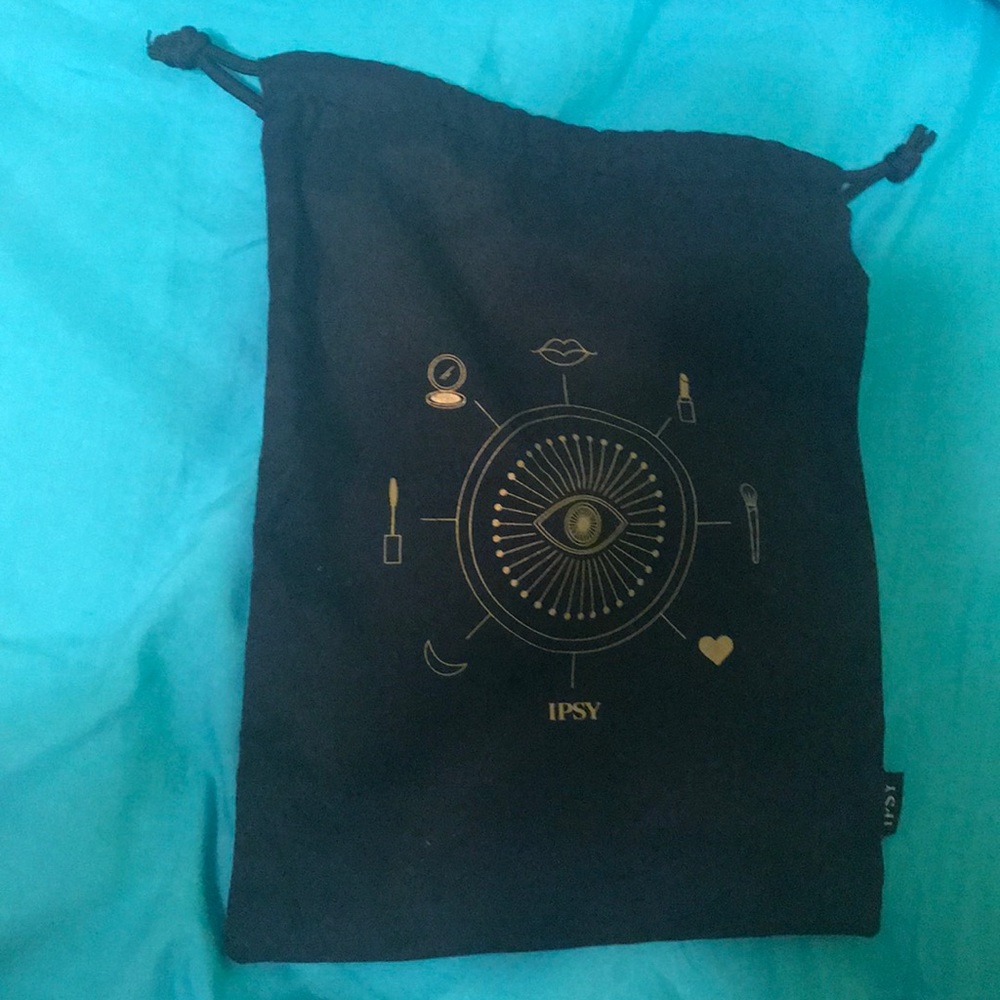 3/$15 Ipsy glam bag plus makeup bag(October 2020)